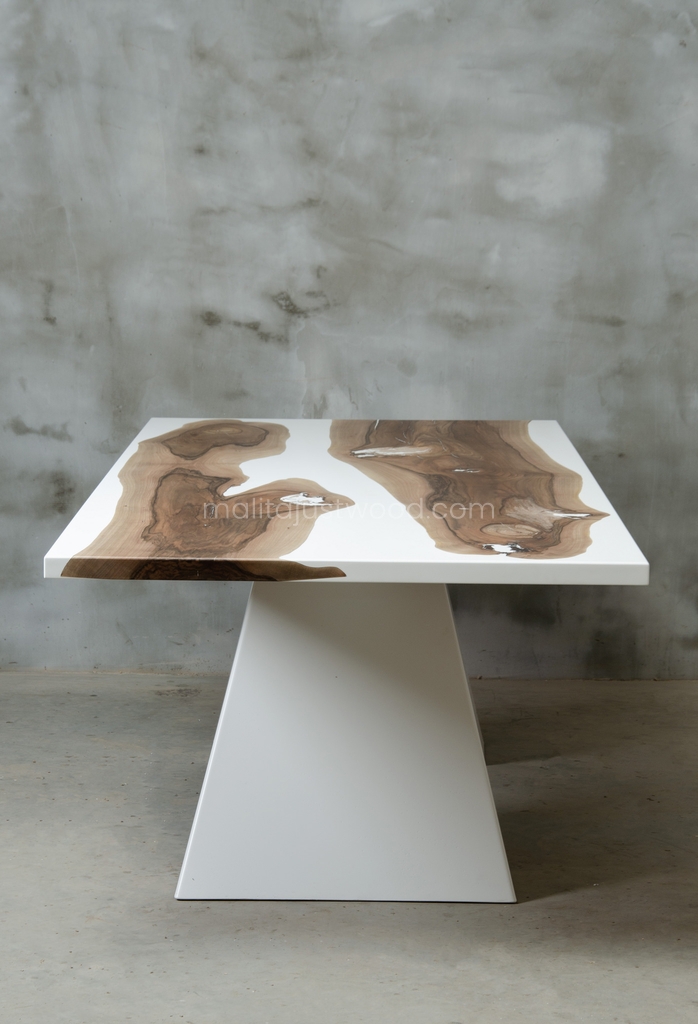 stół jadalniany Concordia z drewna i żywicy epoksydowej