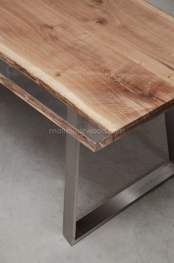 stół Ingenium z dębowego drewna z żywicą
