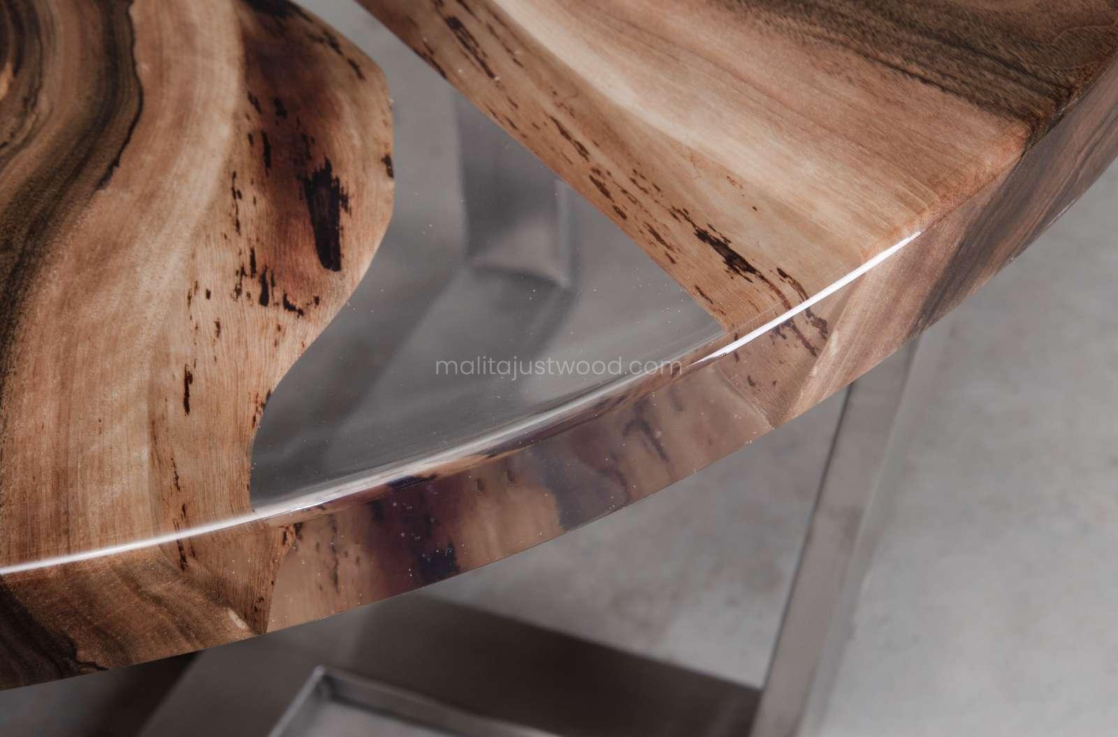 lacquered epoxy river table Ferro with transparent resin