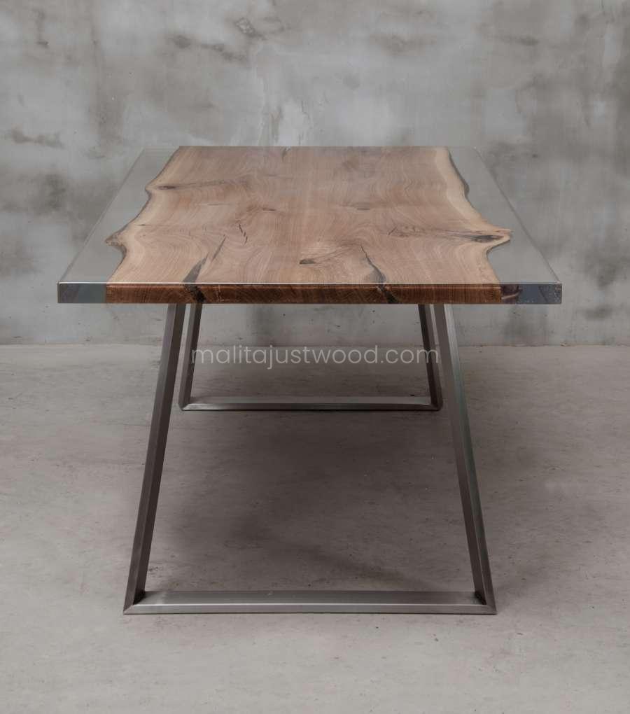 Ingenium lackierter Tisch aus Eichenholz mit Harz