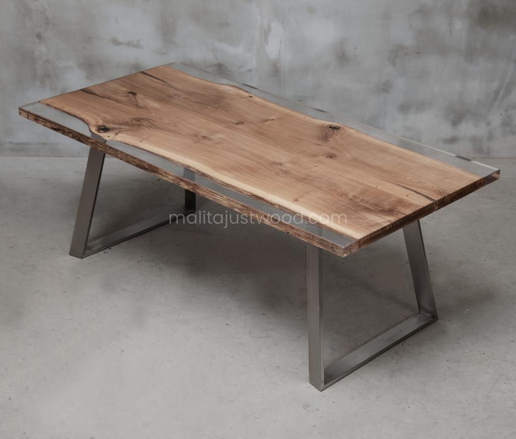 Ingenium Tisch aus Eichenholz mit Harz