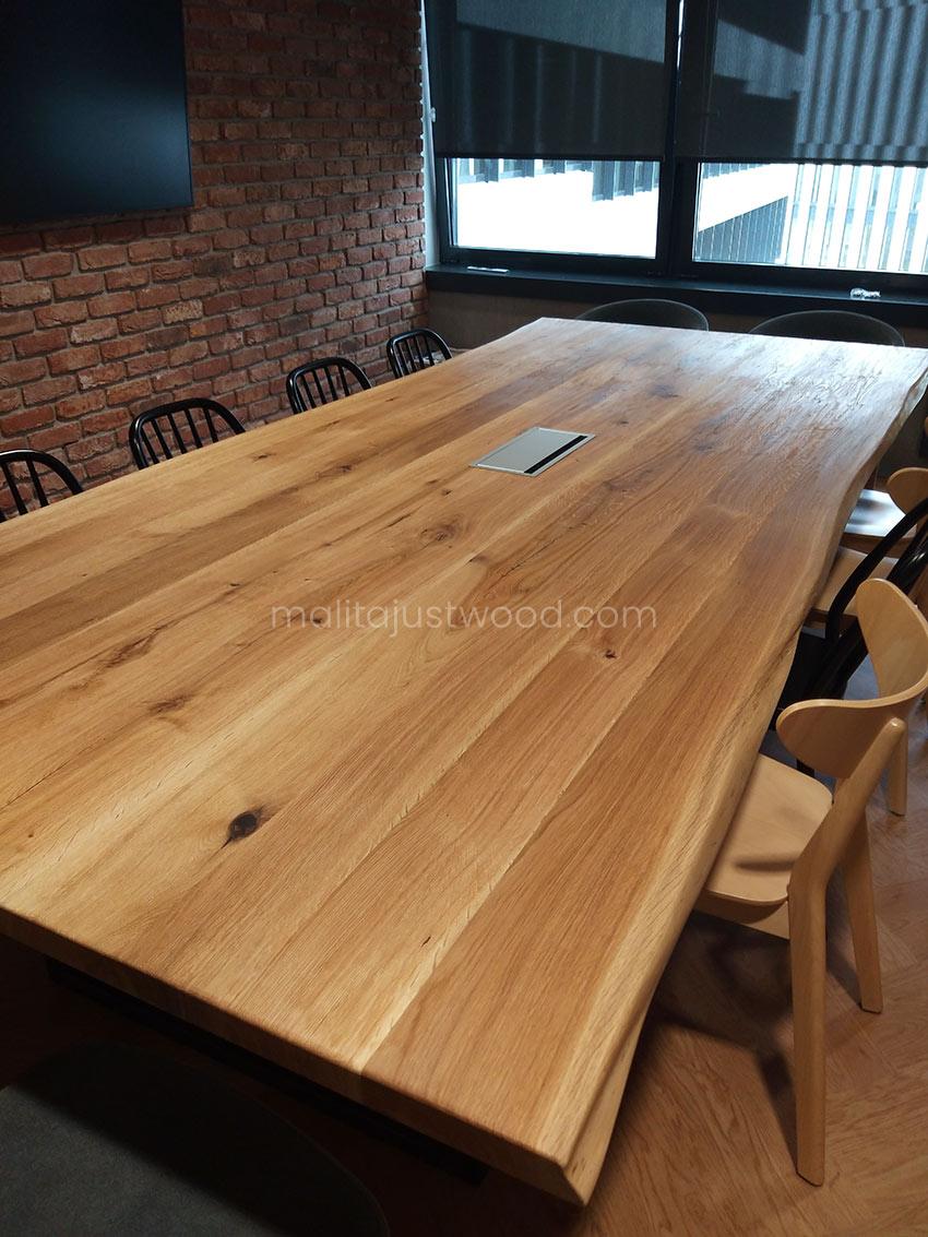 Drewniane stoły dla firm do biura